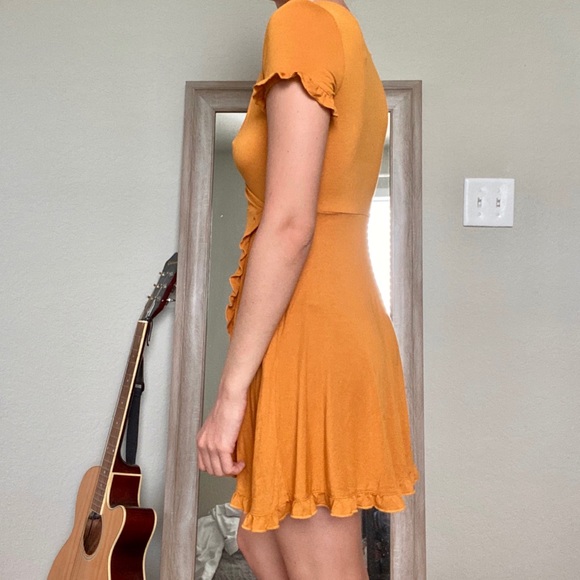 Mustard yellow mini dress - Picture 3 of 4